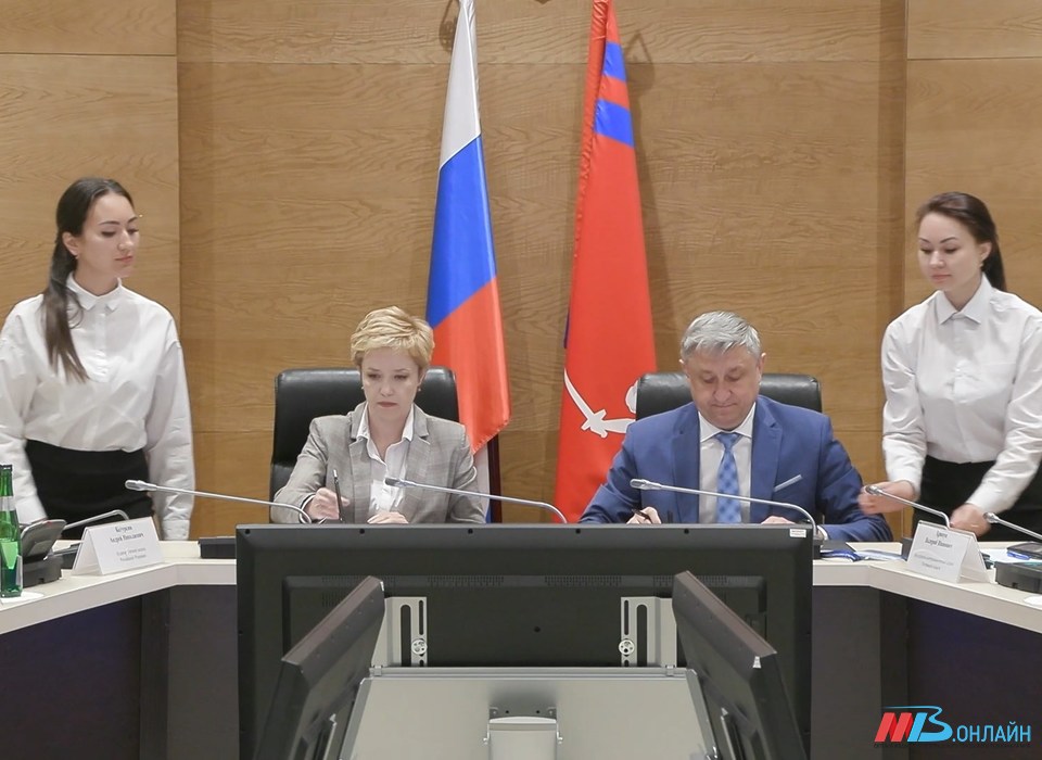 Руководители контрольно-счетных палат волгоградского региона, ДНР и ЛНР подписали соглашения о взаимодействии